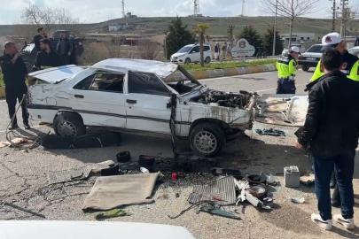 Karşı şeride geçen otomobil ters döndü: 1’i ağır 3 yaralı
