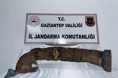 Piton derisine İbranice altın yazmalı kitap ele geçirildi: 1 gözaltı