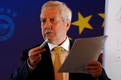 Aziz Yıldırım, Fenerbahçe başkanlığı için aday oldu