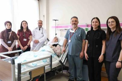 Hastanın göğüs duvarındaki 8 kiloluk tümör başarıyla çıkarıldı