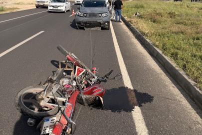 otomobil ile motosiklet çarpıştı: 1 ölü