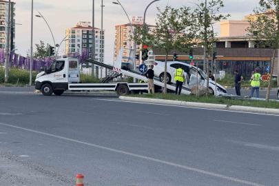 Şehir içi minibüs ile otomobil çarpıştı: 5 yaralı