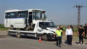 3 araçlı zincirleme kaza: 8 yaralı