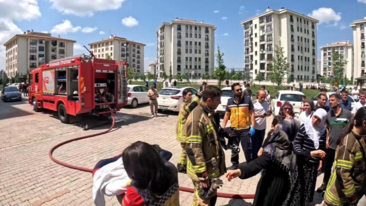 İtfaiye erlerinin yangına müdahalesi ve bebekleri kurtarması kask kamerasına yansıdı