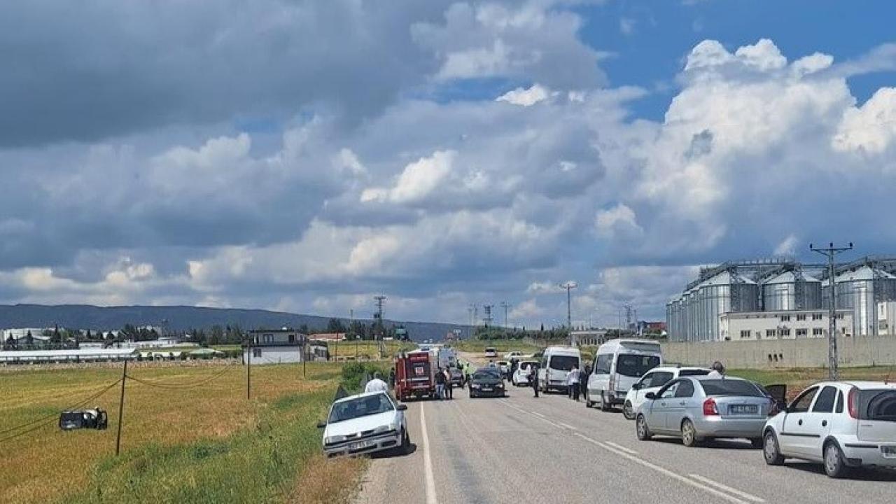 Otomobil ile hafif ticari araç çarpıştı: 3 yaralı