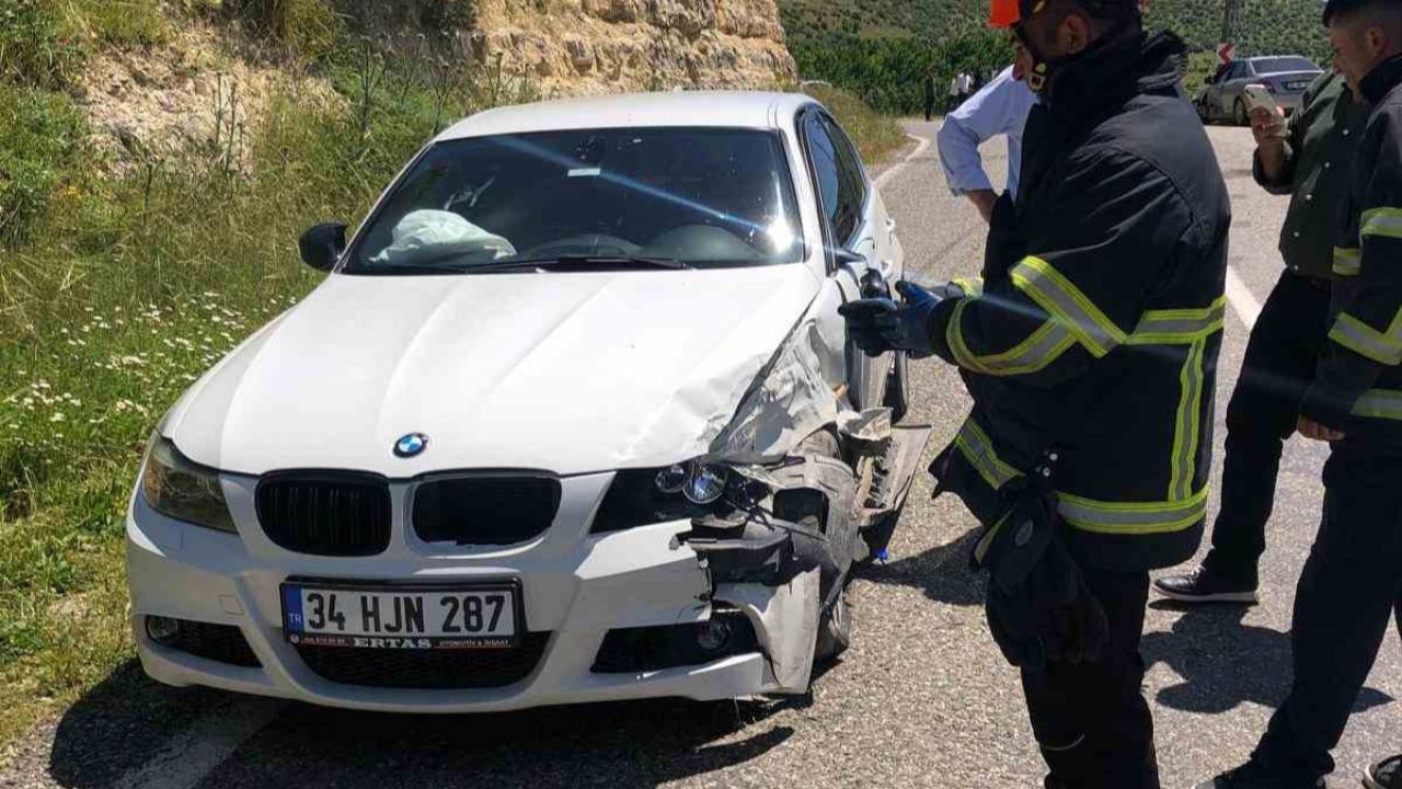 Otomobiller çarpıştı: 5 yaralı