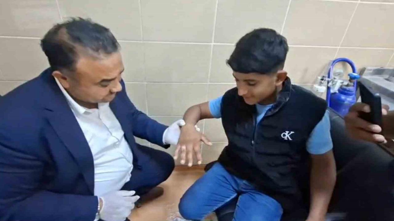 Parmağına yüzük sıkıştı: Yardımına itfaiye yetişti