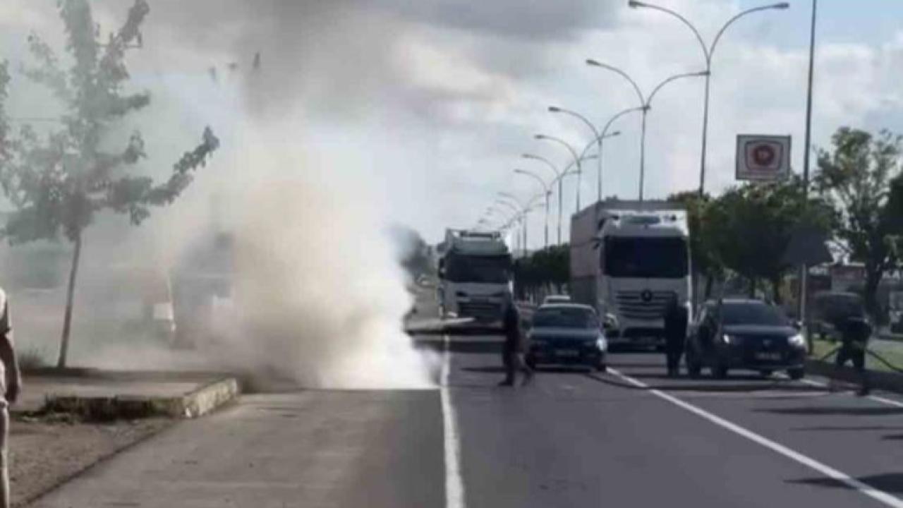 Şanlıurfa'da seyir halindeki otomobil alevlere teslim oldu