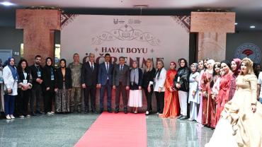13 İlçenin El Emeği ve Kadim Kültürün Defilesi bir arada
