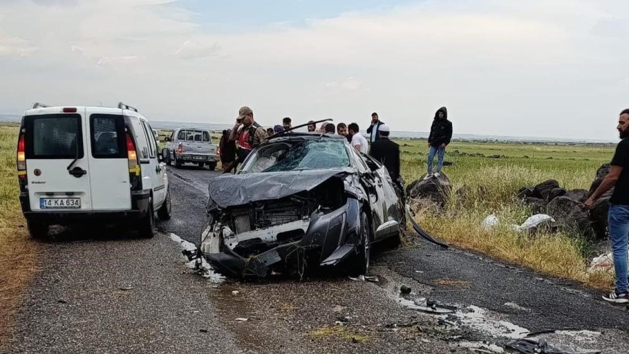 2 kişinin öldüğü kaza anı cep telefonu kamerasına yansıdı