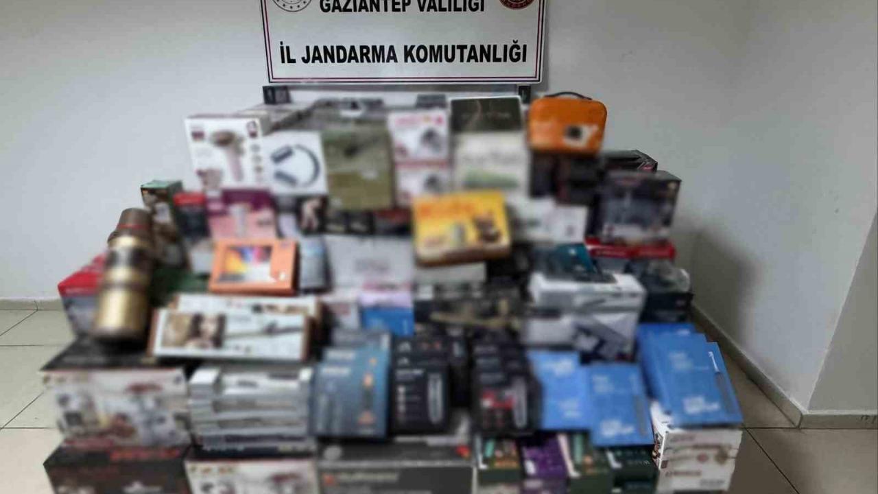 2 milyon TL değerinde kaçak eşya ele geçirildi: 2 gözaltı