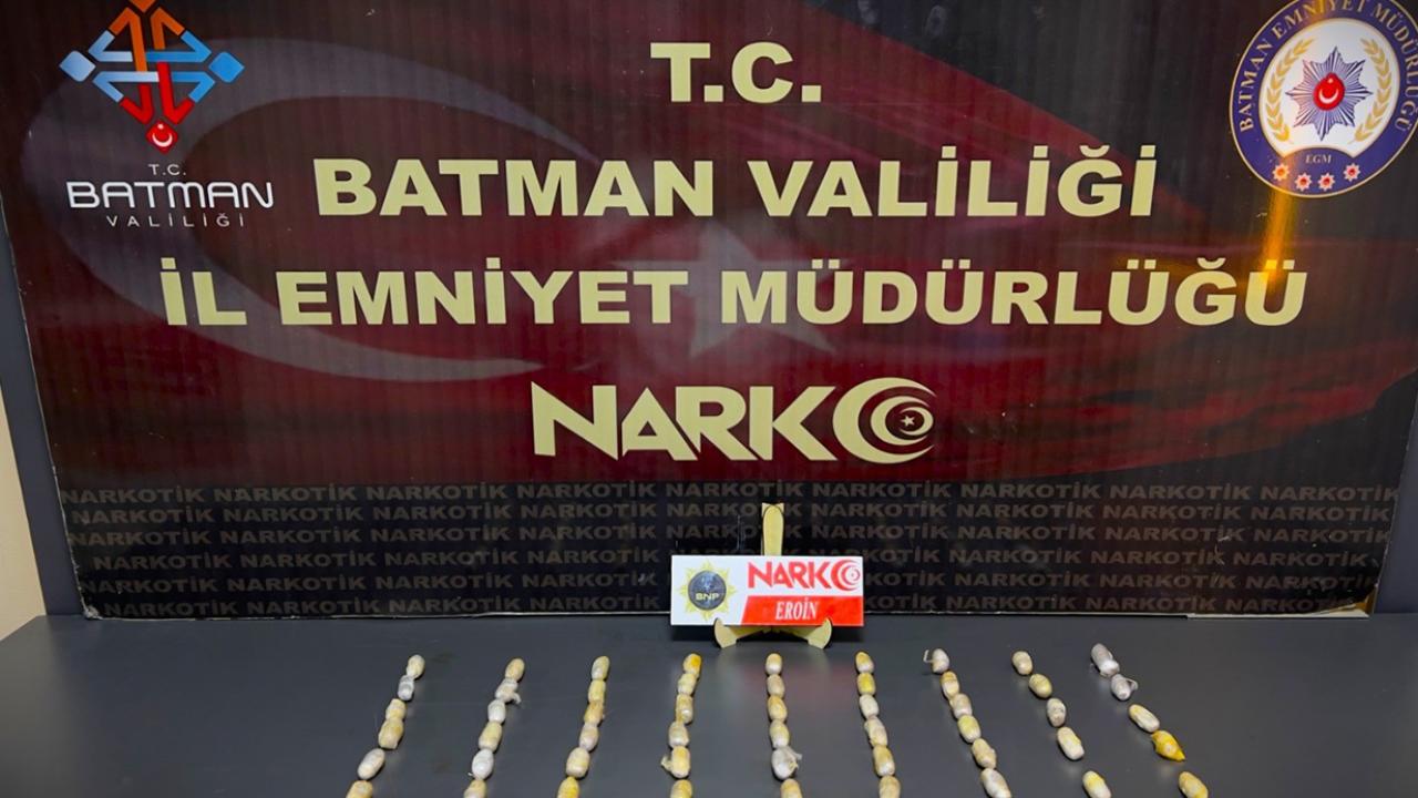 4 yolcunun midesinden 353 parça halinde 2 kilo 700 gram uyuşturucu çıktı