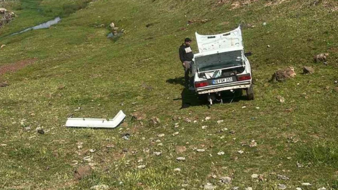 Akaryakıt istasyonunda kaza: Otomobil şarampole düştü