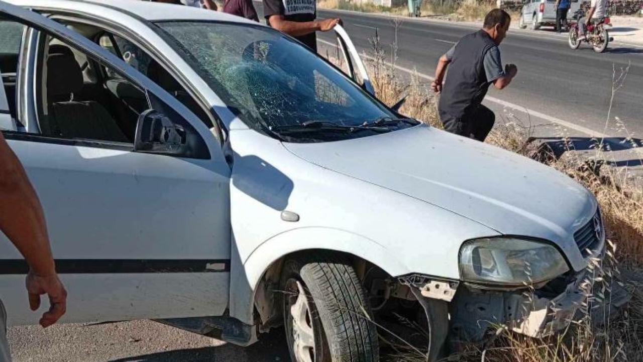 Akçakale'de otomobil refüje çarptı: 4 yaralı