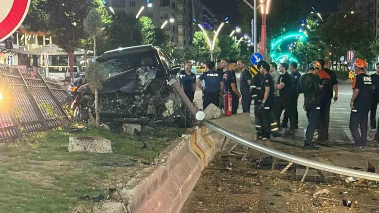 Araçlar çarpıştı: 3 yaralı