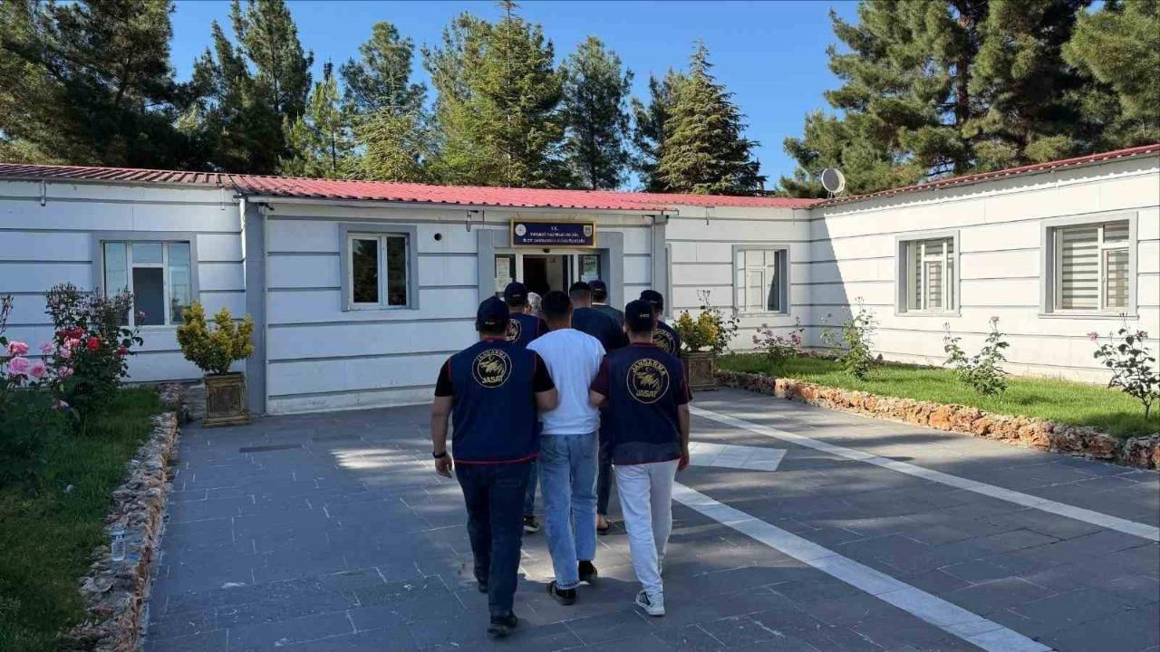 Aranan 152 kişi yakalandı
