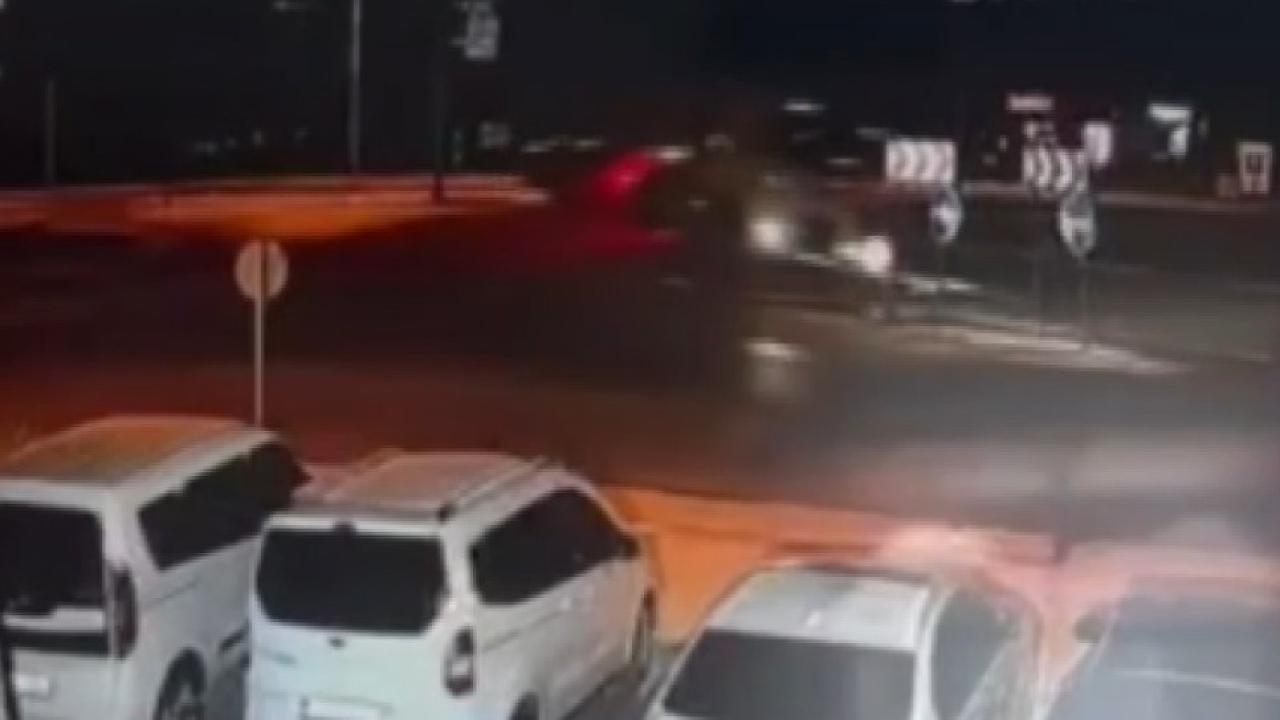 Arpa yüklü tırın devrilme anı kamerada