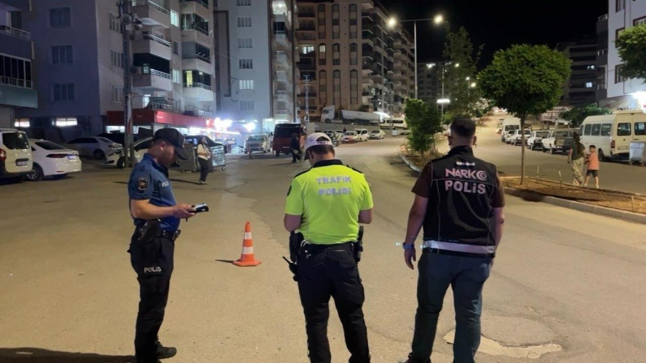 Asayiş uygulamasında 2 araç trafikten men edildi