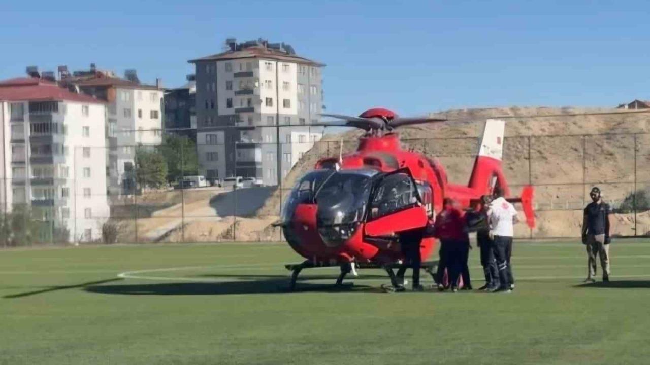 Bacağı kırılan yaşlı adam ambulans helikopterle Malatya’ya sevk edildi
