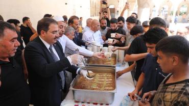 Başkan Canpolat, vatandaşlarla aşure bereketini paylaştı