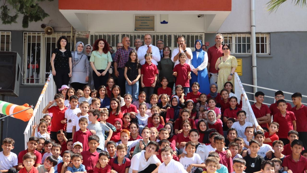 Başkan Çiftçi öğrencilerin karne sevincine ortak oldu
