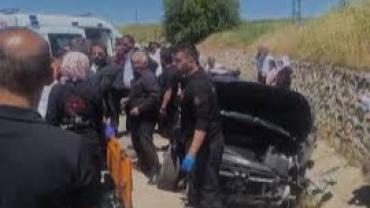 Batman’da istinat duvarına çarparak duran otomobildeki 5 kişi yaralandı