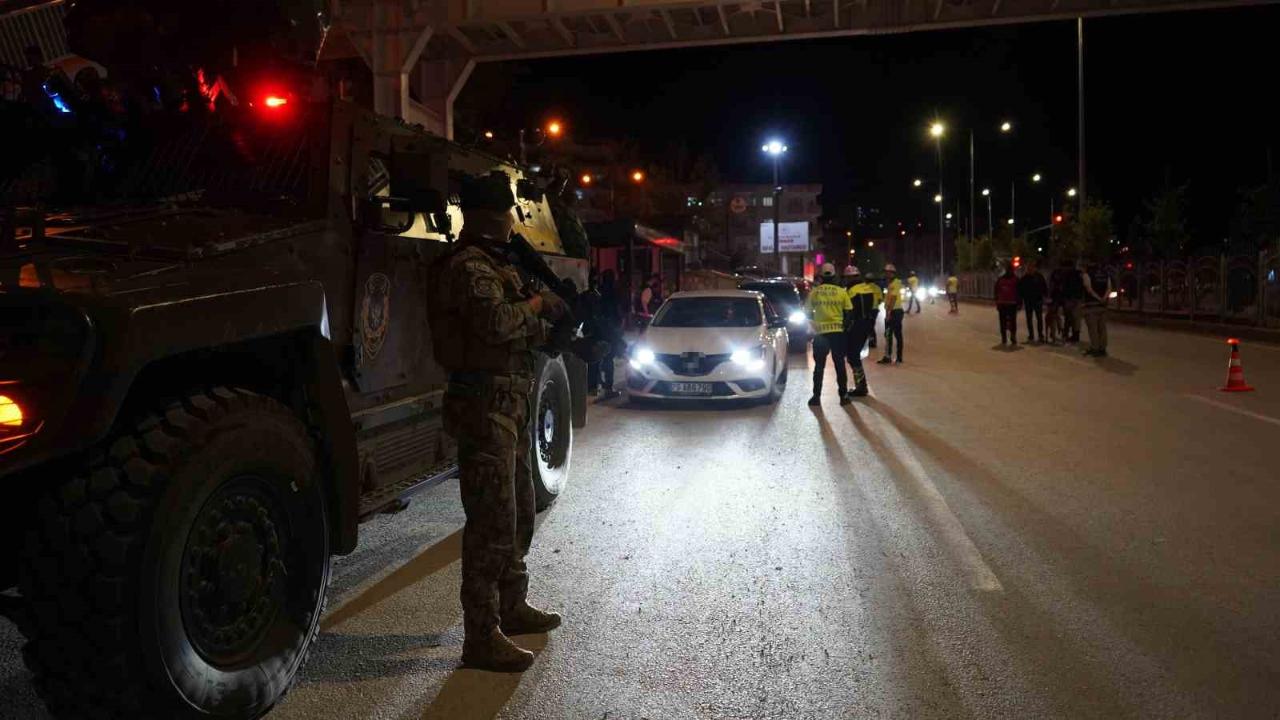 Bayramda çifte başarı: 44 aranan şahıs yakalandı, ölümlü kaza yaşanmadı