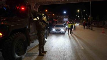 Bayramda çifte başarı: 44 aranan şahıs yakalandı, ölümlü kaza yaşanmadı