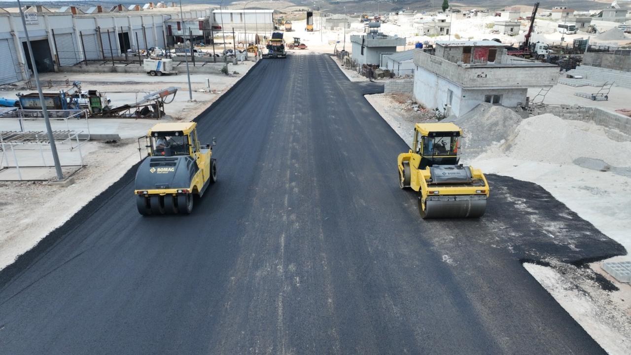 Büyükşehir ekipleri bu kez mobilyacılar sitesinde asfaltlama çalışması gerçekleştirdi