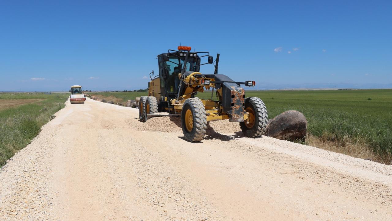 Büyükşehir, Hilvan kırsalında yolları yeniliyor