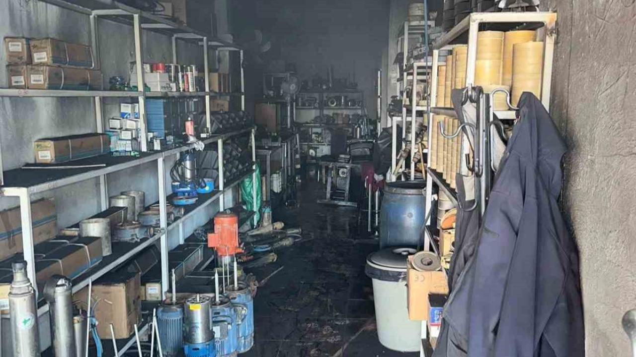 Çıkan yangında iş yeri kullanılamaz hale geldi
