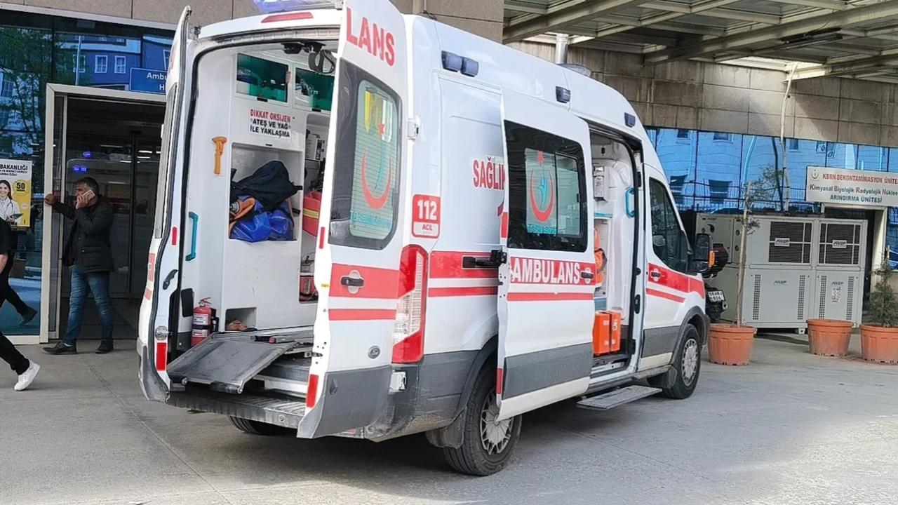 Devrilen traktörün altında kalan sürücü hayatını kaybetti