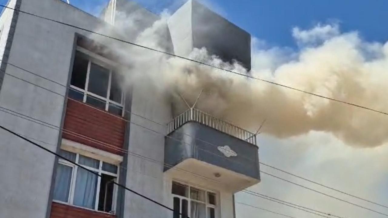 ev yangınında 1 kişi dumandan etkilendi
