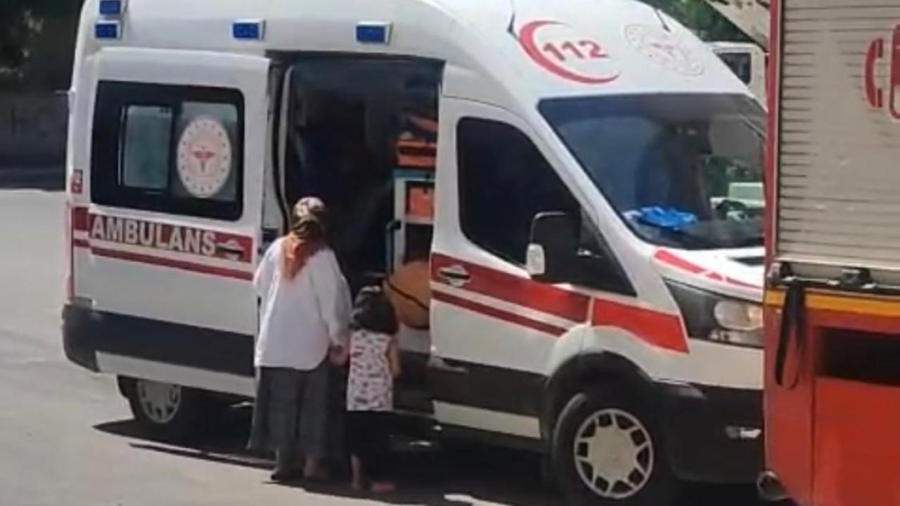 Ev yangınında 2 kişi dumandan etkilendi