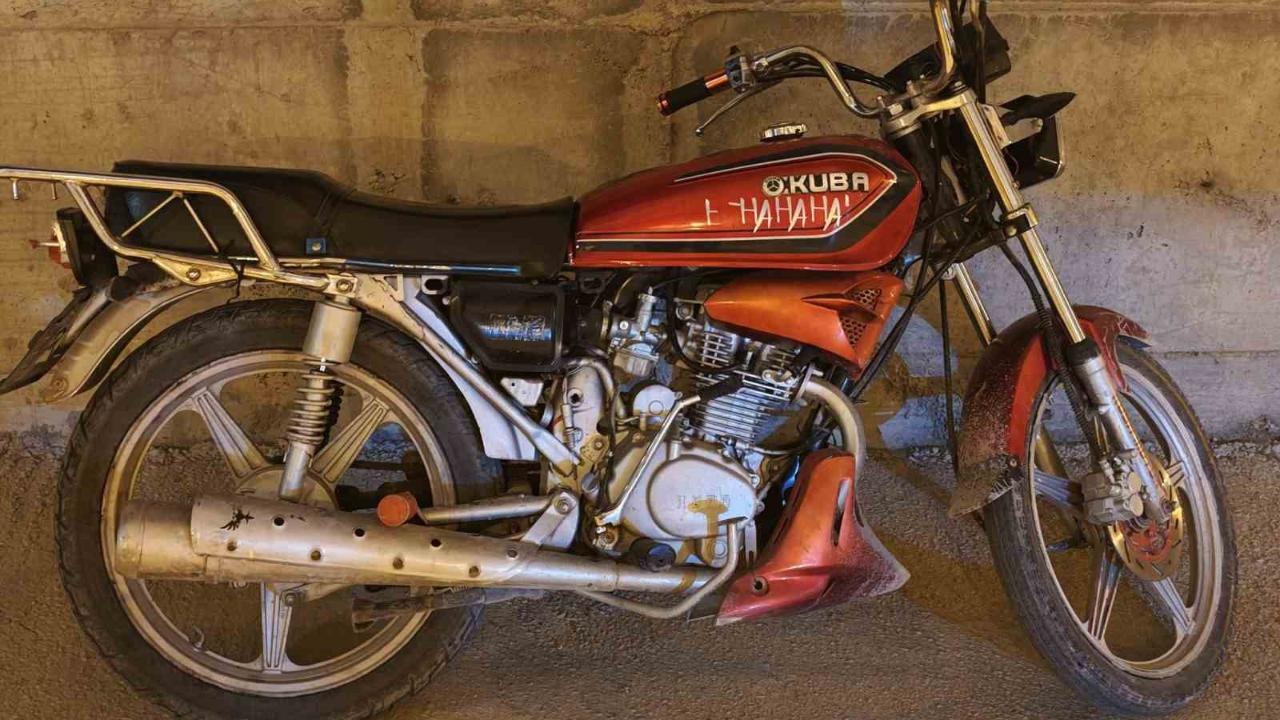 Evin önünden motosiklet çalan 2 çocuk yakalandı