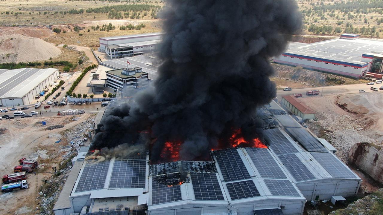 Fabrika yangını dron ile görüntülendi