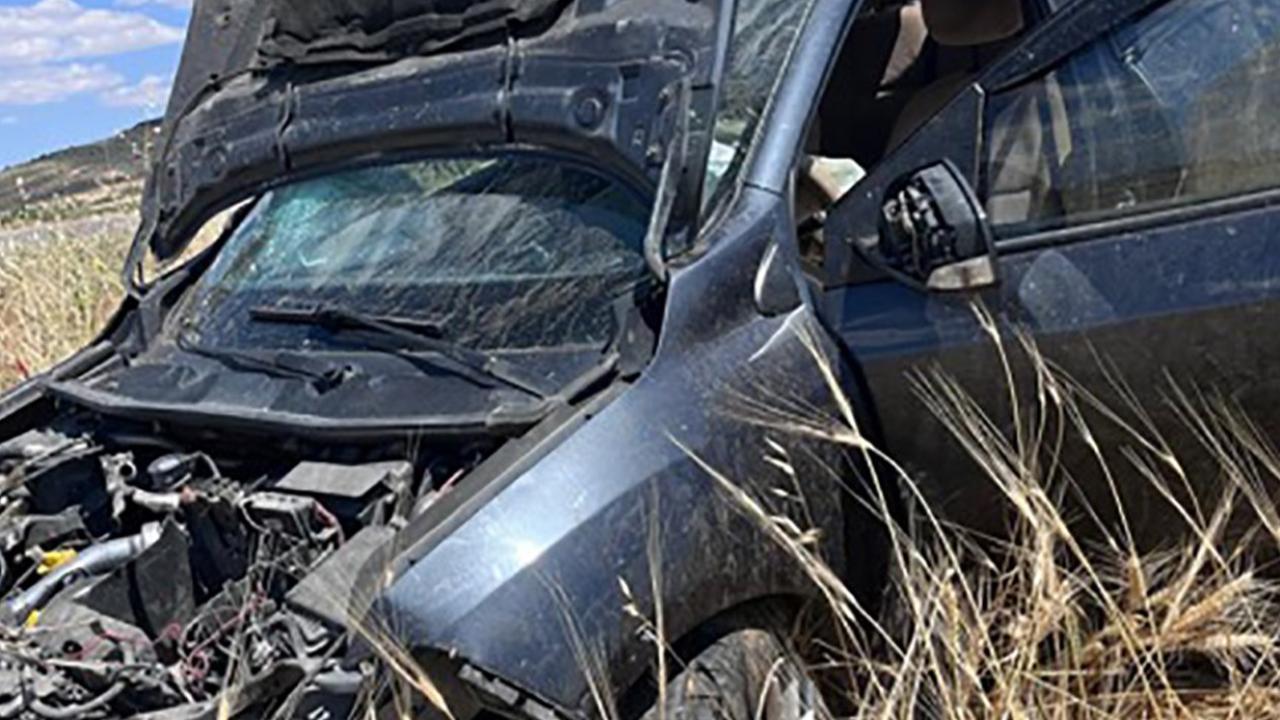 Feci kaza: Otomobil şarampole devrildi, 2 yaralı