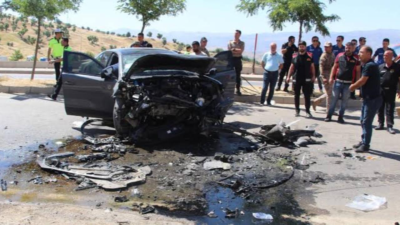 Feci trafik kazası: Öğretmen hayatını kaybetti, 3 kişi yaralandı