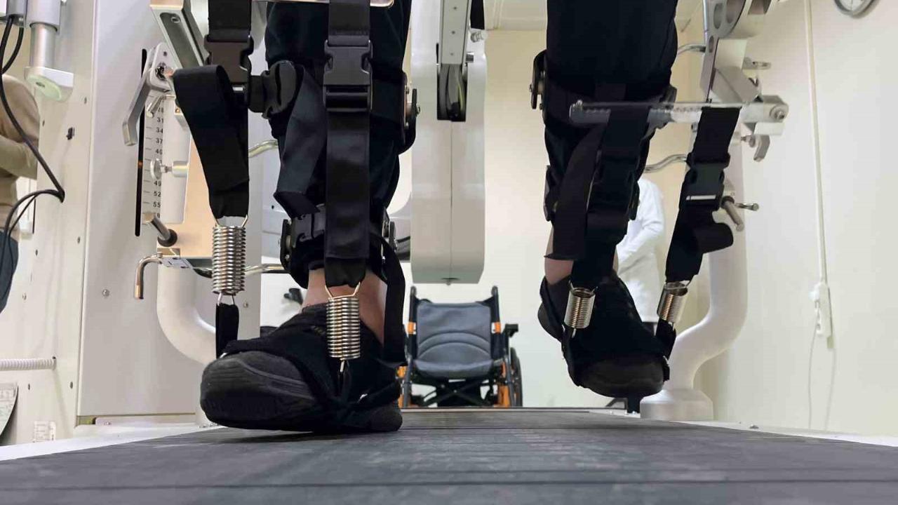 Felç hastalar için yürüme robotu kapasitesi arttı