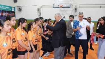 Genç sporcular haliliye'de voleybol coşkusu yaşadı
