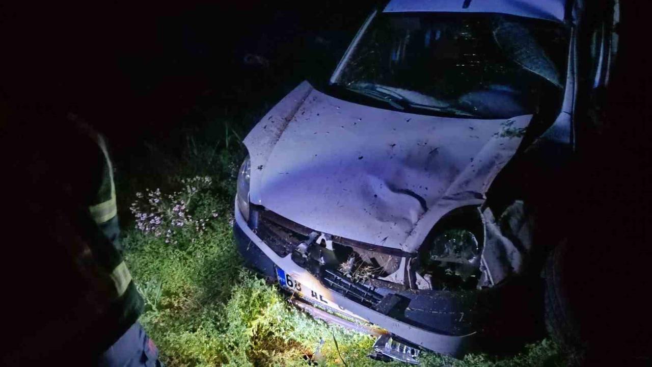 Hafif ticari araç şarampole devrildi: 4 yaralı