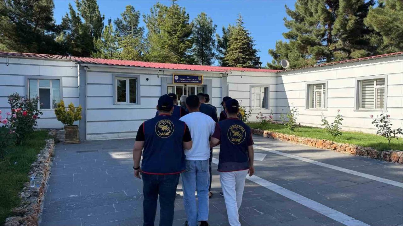 Haklarında kesinleşmiş hapis cezası bulunan 24 şahıs yakalandı
