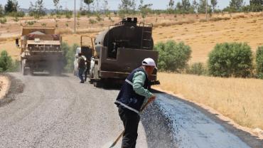 Haliliye kırsalında yollar sathi asfalt kaplamayla yenileniyor