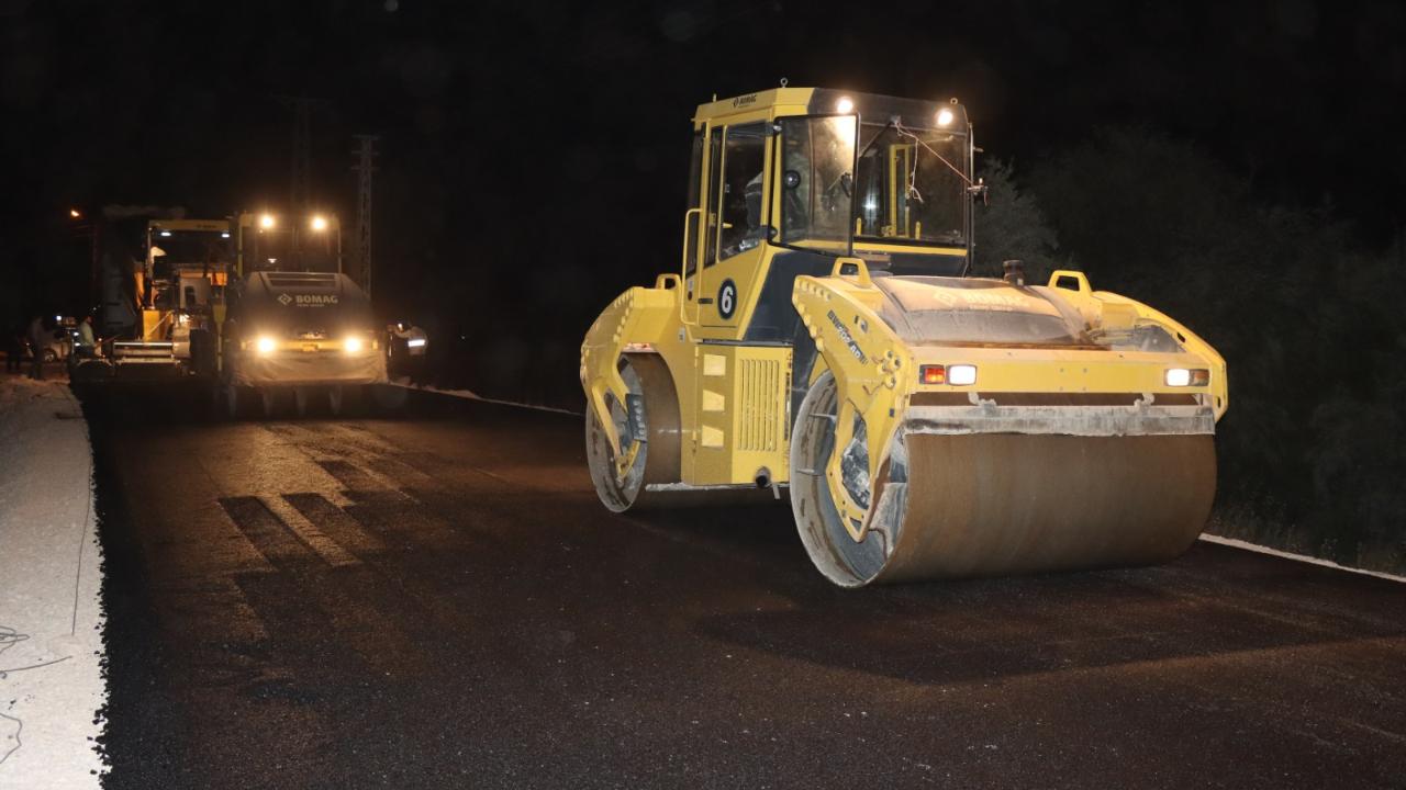Harran-Akçakale grup yolunda asfalt mesaisi hız kesmiyor