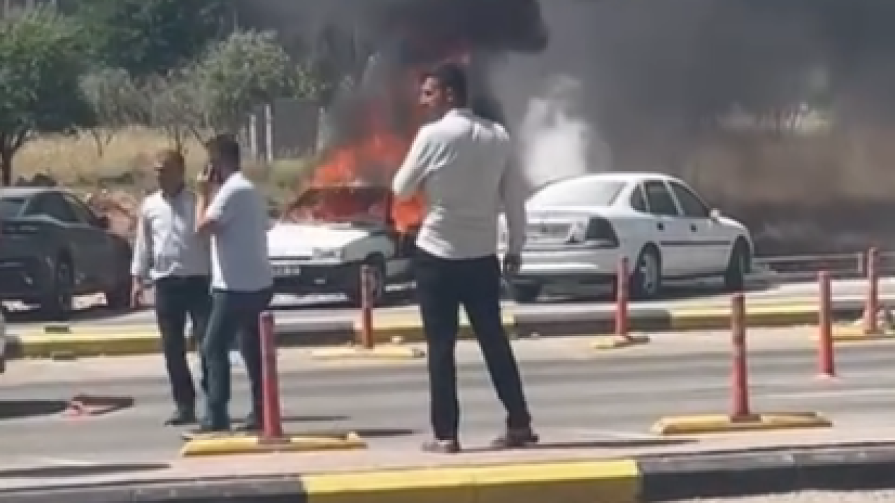 Hastane girişinde otomobil yandı: Vatandaş, panikledi