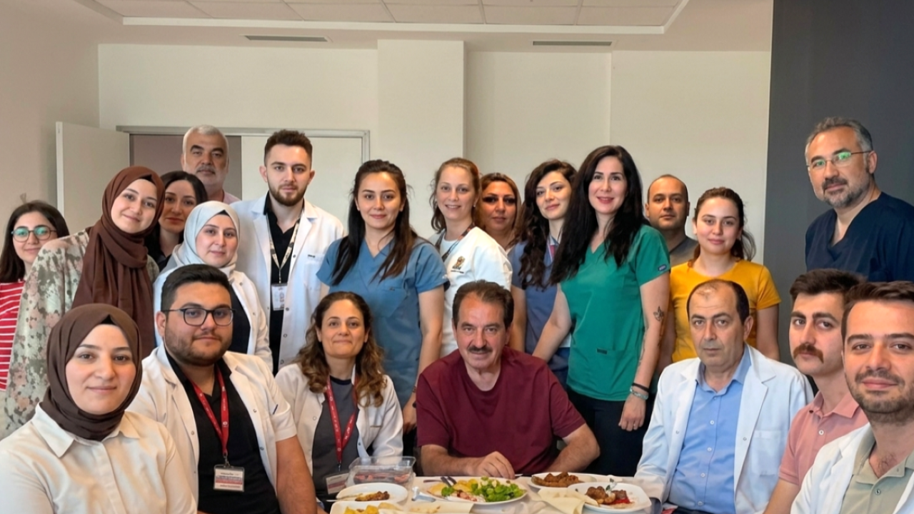 Hastane personeli Tatlıses sayesinde çiğköfte ziyafeti çekti