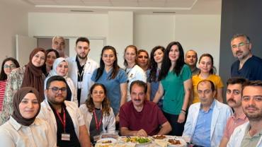 Hastane personeli Tatlıses sayesinde çiğköfte ziyafeti çekti