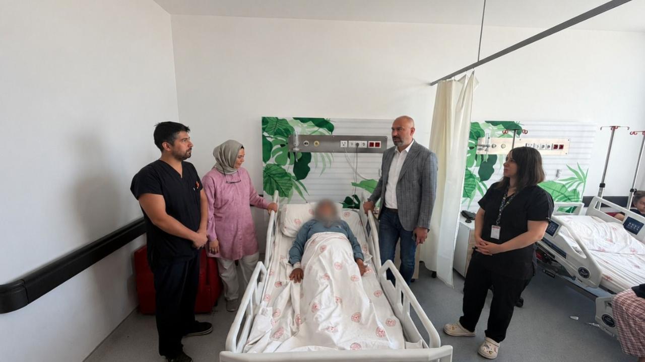 Hastanın vücudundaki 7 kiloluk dev tümör başarıyla alındı