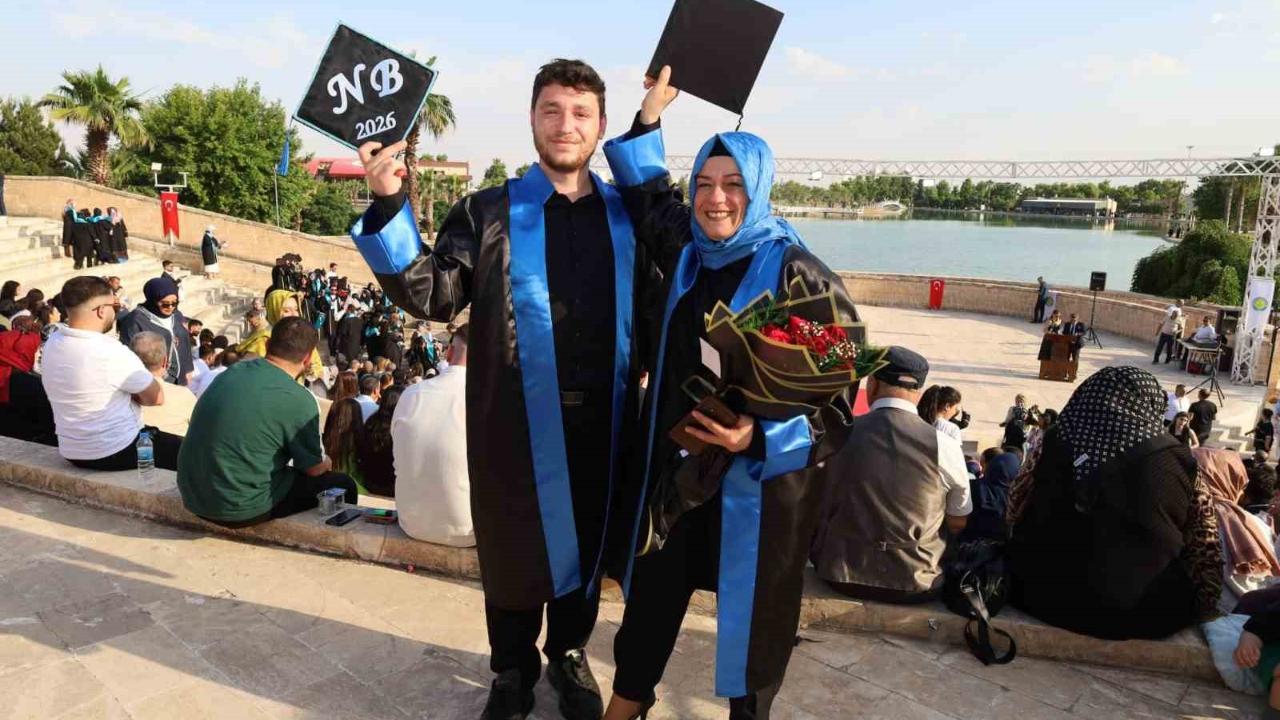 HRÜ'de anne ile oğlu aynı sıradan mezun oldu