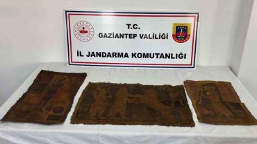 İbranice altın yazmalı 3 adet tarihi eser tablo ele geçirildi: 3 gözaltı